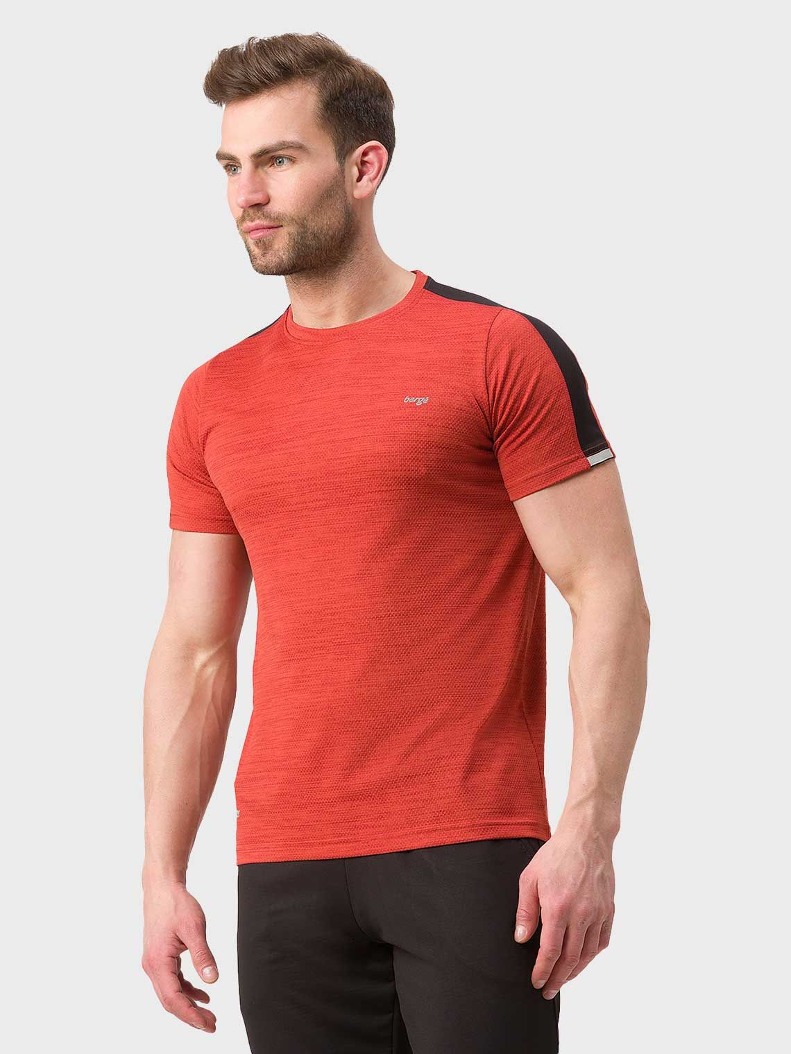Men Round Neck Slim Fit T-shirt